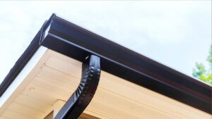 Seamless Gutters vs Sectional Gutters: Which Is Better for Northeast Florida Homes?